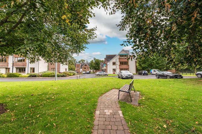 https://photos-a.propertyimages.ie/media/7/4/7/4956747/95c5765e-8d4e-4638-849f-06cf3c8199c9_l.jpg