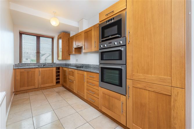 https://photos-a.propertyimages.ie/media/7/4/7/4956747/95c5765e-8d4e-4638-849f-06cf3c8199c9_l.jpg
