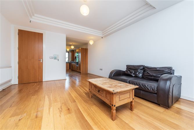 https://photos-a.propertyimages.ie/media/7/4/7/4956747/95c5765e-8d4e-4638-849f-06cf3c8199c9_l.jpg