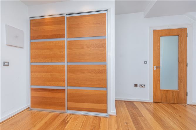 https://photos-a.propertyimages.ie/media/7/4/7/4956747/95c5765e-8d4e-4638-849f-06cf3c8199c9_l.jpg