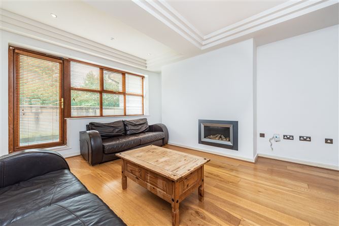 https://photos-a.propertyimages.ie/media/7/4/7/4956747/95c5765e-8d4e-4638-849f-06cf3c8199c9_l.jpg