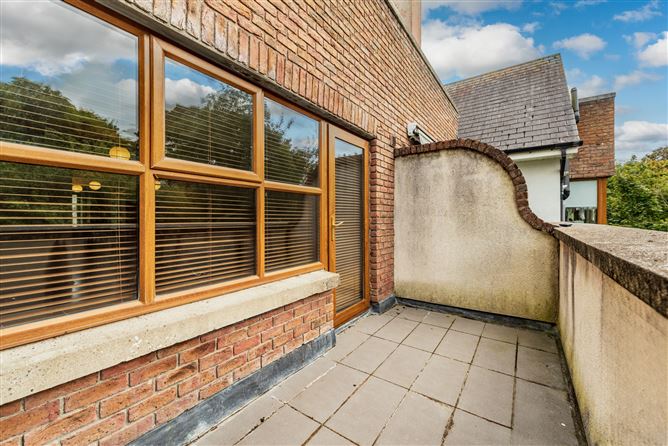 https://photos-a.propertyimages.ie/media/7/4/7/4956747/95c5765e-8d4e-4638-849f-06cf3c8199c9_l.jpg