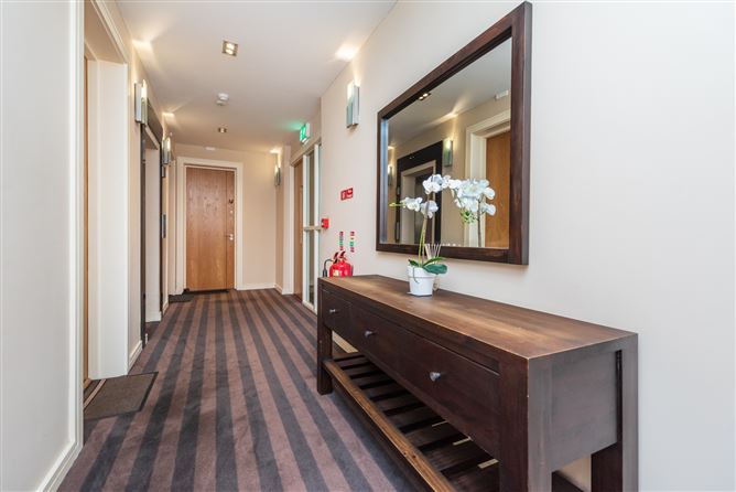 https://photos-a.propertyimages.ie/media/7/4/7/4956747/95c5765e-8d4e-4638-849f-06cf3c8199c9_l.jpg