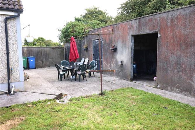 Photo 15 of 19 — 9 Sheehane, Birr Road, Roscrea, Tipperary