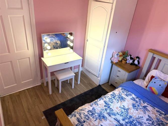 Photo 14 of 19 — 9 Sheehane, Birr Road, Roscrea, Tipperary