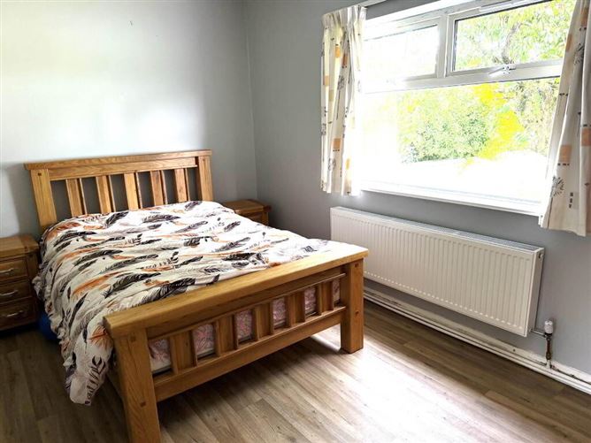 Photo 11 of 19 — 9 Sheehane, Birr Road, Roscrea, Tipperary