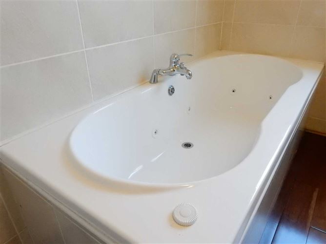 52 Ros Na Ri, Shanaway Road, Ennis, County Clare