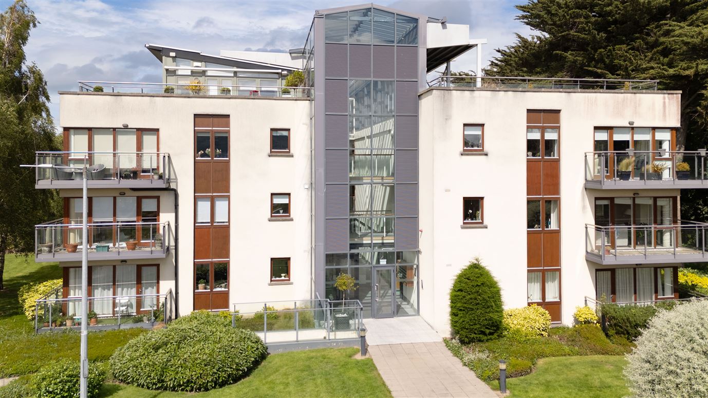 2 Kelston Hall, Foxrock, Dublin 18
