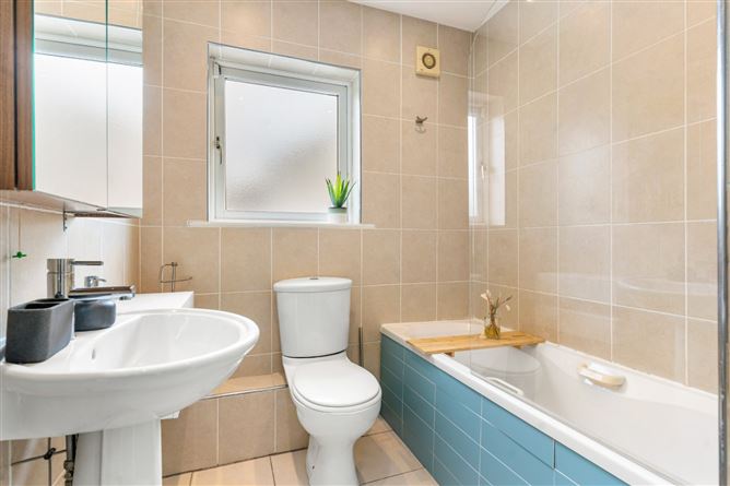 Photo 14 of 29 — 12 Airpark Rise, Rathfarnham, Dublin 16