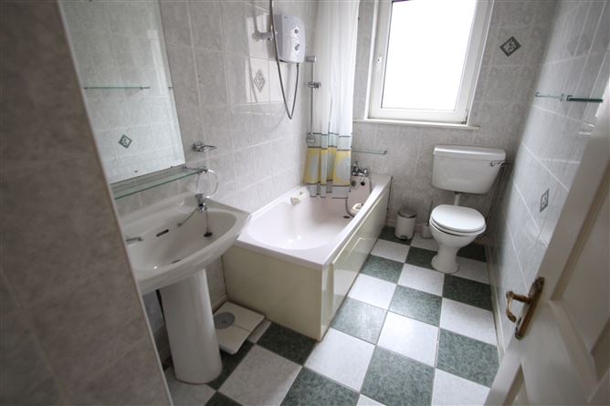 3 Castlehill, Fernhill Road, Carrigaline, Cork