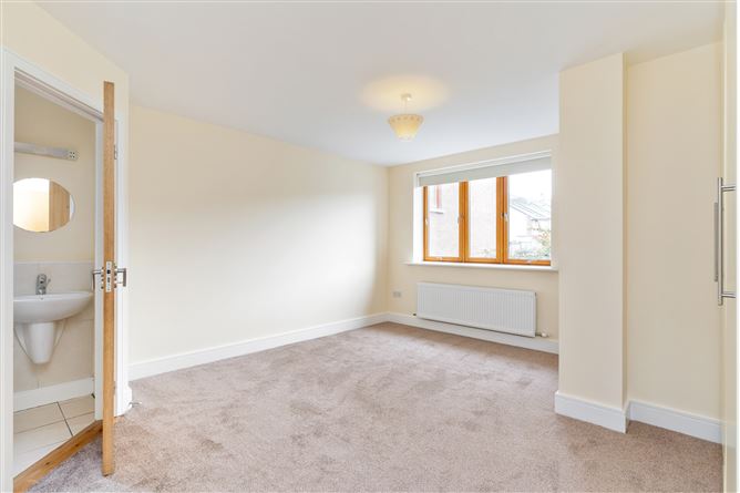 53 Belarmine Heath, Stepaside, Dublin 18