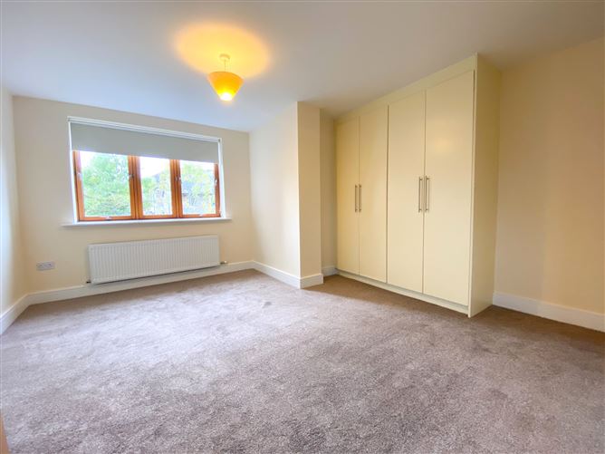 53 Belarmine Heath, Stepaside, Dublin 18