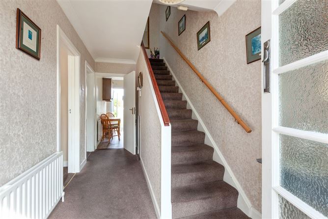 https://photos-a.propertyimages.ie/media/7/5/0/4924057/cdf76a3f-35e3-4af7-869f-3642d6e9e9bf_l.jpg