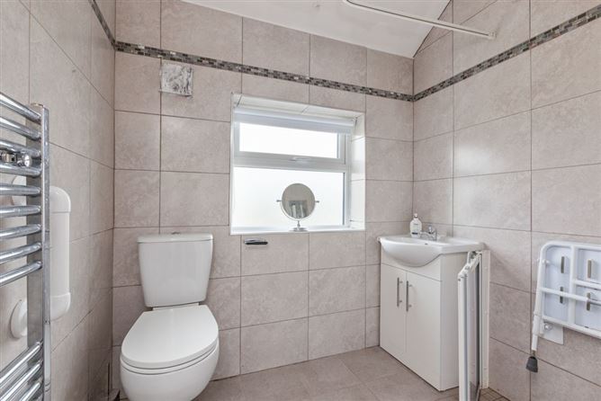 https://photos-a.propertyimages.ie/media/7/5/0/4924057/cdf76a3f-35e3-4af7-869f-3642d6e9e9bf_l.jpg