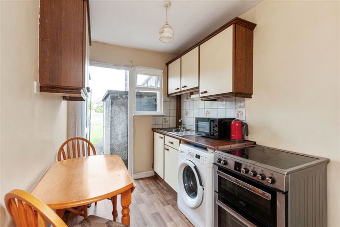https://photos-a.propertyimages.ie/media/7/5/0/4924057/cdf76a3f-35e3-4af7-869f-3642d6e9e9bf_l.jpg
