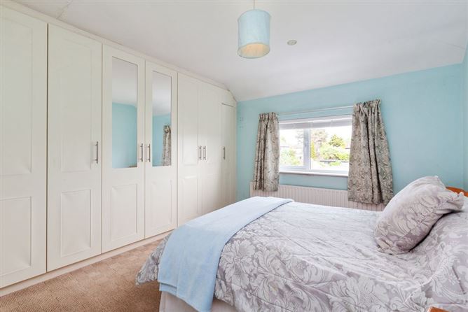 https://photos-a.propertyimages.ie/media/7/5/0/4924057/cdf76a3f-35e3-4af7-869f-3642d6e9e9bf_l.jpg