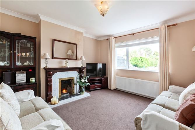 https://photos-a.propertyimages.ie/media/7/5/0/4924057/cdf76a3f-35e3-4af7-869f-3642d6e9e9bf_l.jpg