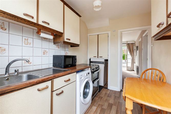 https://photos-a.propertyimages.ie/media/7/5/0/4924057/cdf76a3f-35e3-4af7-869f-3642d6e9e9bf_l.jpg