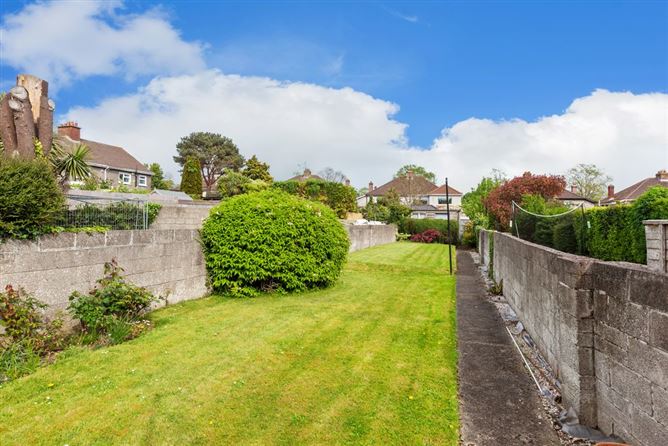 https://photos-a.propertyimages.ie/media/7/5/0/4924057/cdf76a3f-35e3-4af7-869f-3642d6e9e9bf_l.jpg