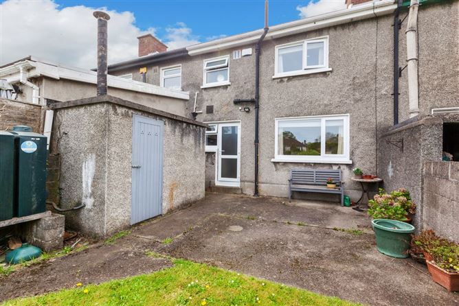 https://photos-a.propertyimages.ie/media/7/5/0/4924057/cdf76a3f-35e3-4af7-869f-3642d6e9e9bf_l.jpg