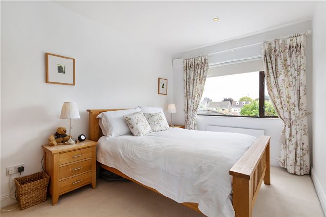 16 Castleknock Green, Castleknock, Dublin