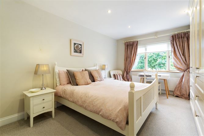 16 Castleknock Green, Castleknock, Dublin