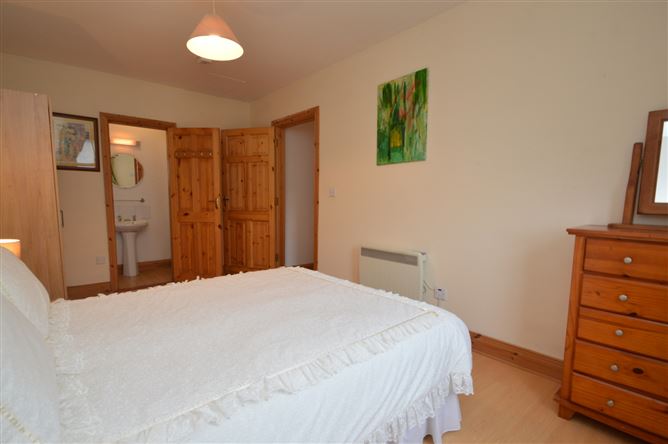 1 Taobh Na Chnoic, Barrack Hill, Ballycotton, Cork