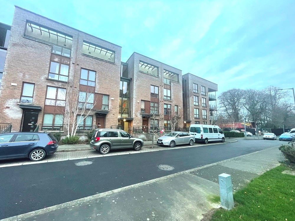 Stratton Walk, Adamstown, Co. Dublin ** HOUSE SHARE **