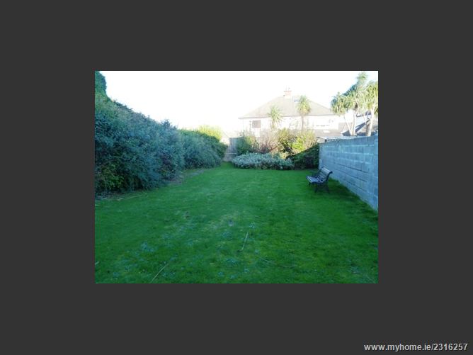 2 Lakelands Drive, Stillorgan, Co. Dublin