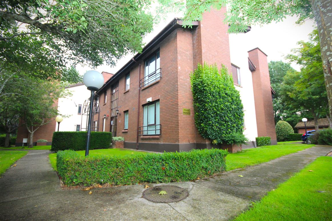 The Castlelands, Castleside Drive, Rathfarnham, Dublin 14