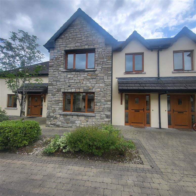 6 Earls Court Lough Rynn, Mohill, Leitrim