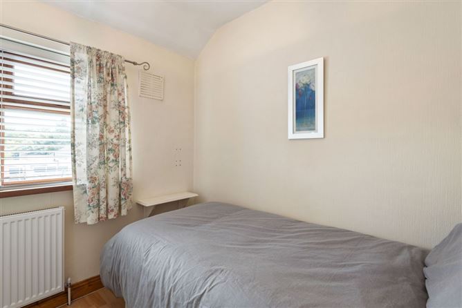 Photo 17 of 25 — 104 St Donaghs Road, Donaghmede, Dublin 13