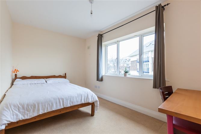 10 Hampton Square, Navan Road, Dublin 7.