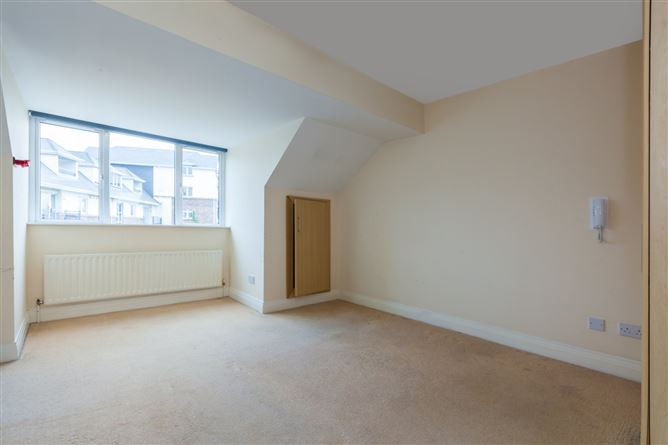 10 Hampton Square, Navan Road, Dublin 7.