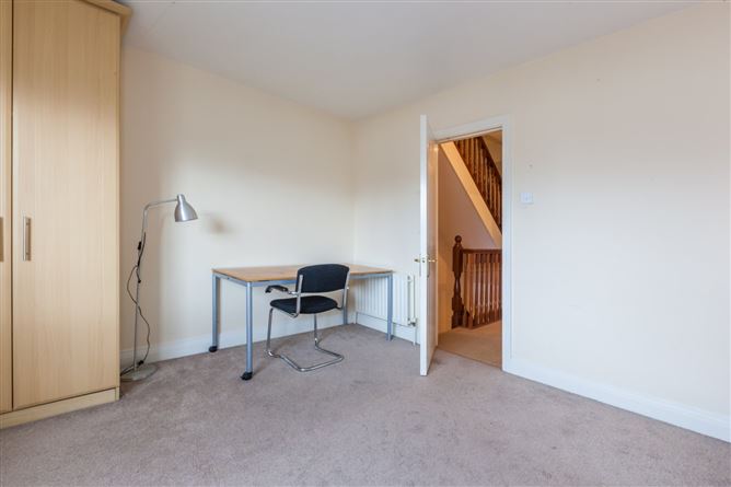 10 Hampton Square, Navan Road, Dublin 7.
