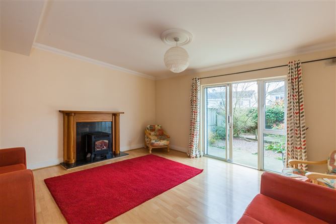 10 Hampton Square, Navan Road, Dublin 7.