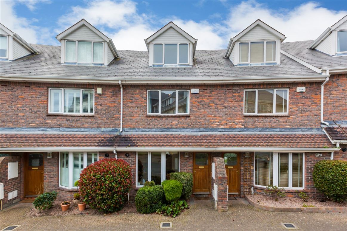 10 Hampton Square, Navan Road, Dublin 7.