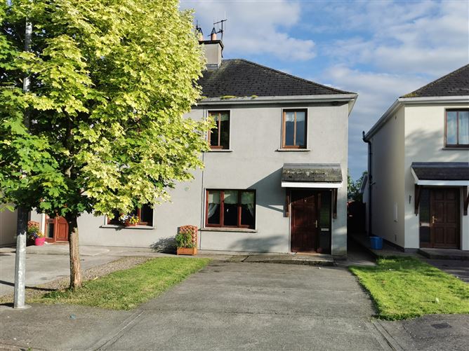 13 Castle Court , Shinrone, Offaly