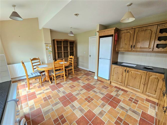 13 Castle Court , Shinrone, Offaly
