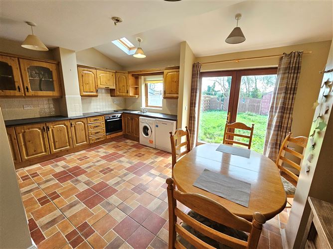 13 Castle Court , Shinrone, Offaly