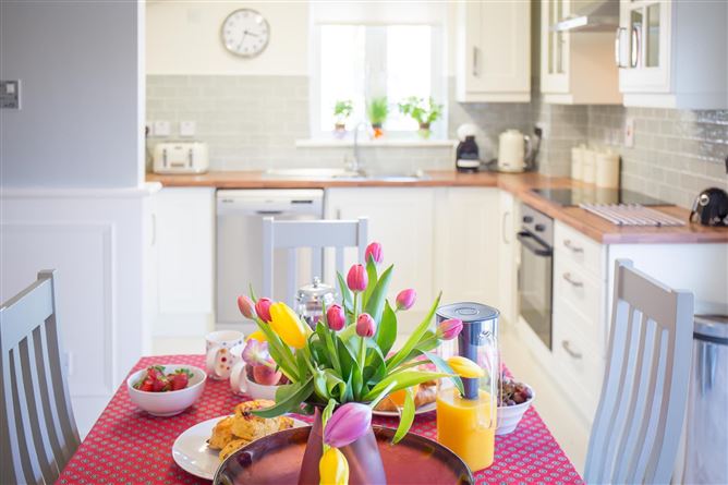 Townhouse Chic,H71FT29, Clifden, Galway