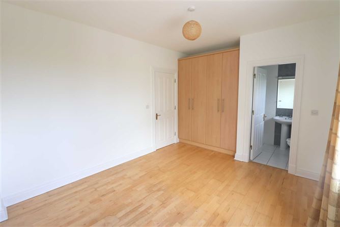 38 Oranbay, Oranhill, Oranmore, County Galway