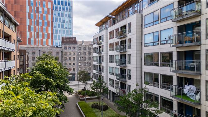 14 The Locks, Charlotte Quay Dock, Grand Canal Dk, Dublin 4