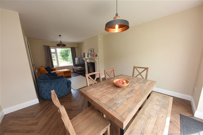 4 Owenabue Drive, Carrigaline, Cork