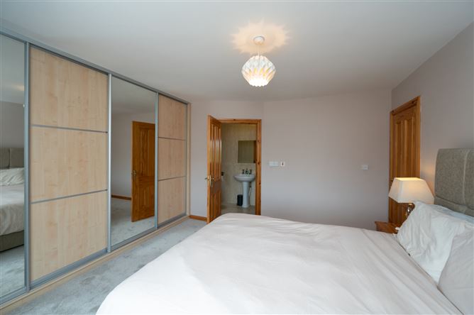 13 Robin Vale, Herons Wood, Carrigaline, Cork
