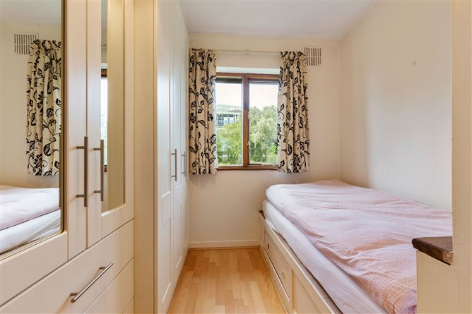 5 Lansdowne Village, Sandymount, Dublin 4