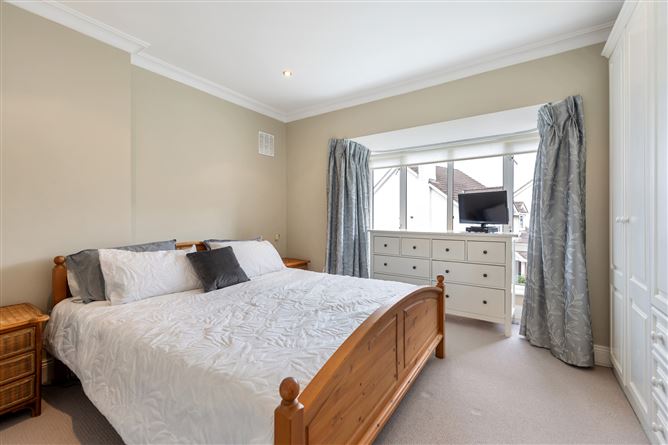 Photo 10 of 21 — 49 Holmwood, Brennanstown Road, Cabinteely, Dublin 18