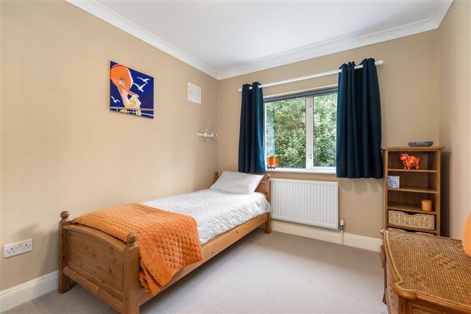 Photo 15 of 21 — 49 Holmwood, Brennanstown Road, Cabinteely, Dublin 18