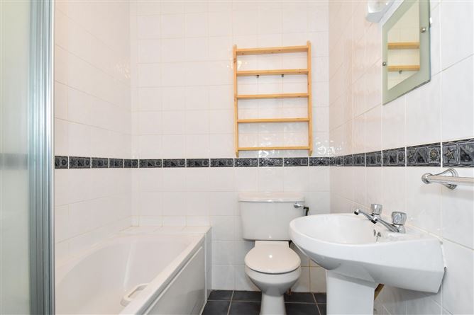 30 Leas Na Creige, Station Road, Oughterard, Galway