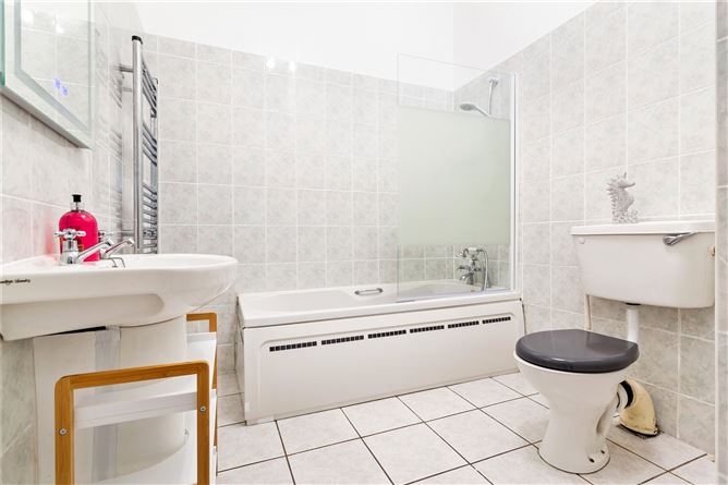 1 Stock Exchange Court, 7 Anglesea Street, Temple Bar, Dublin 2